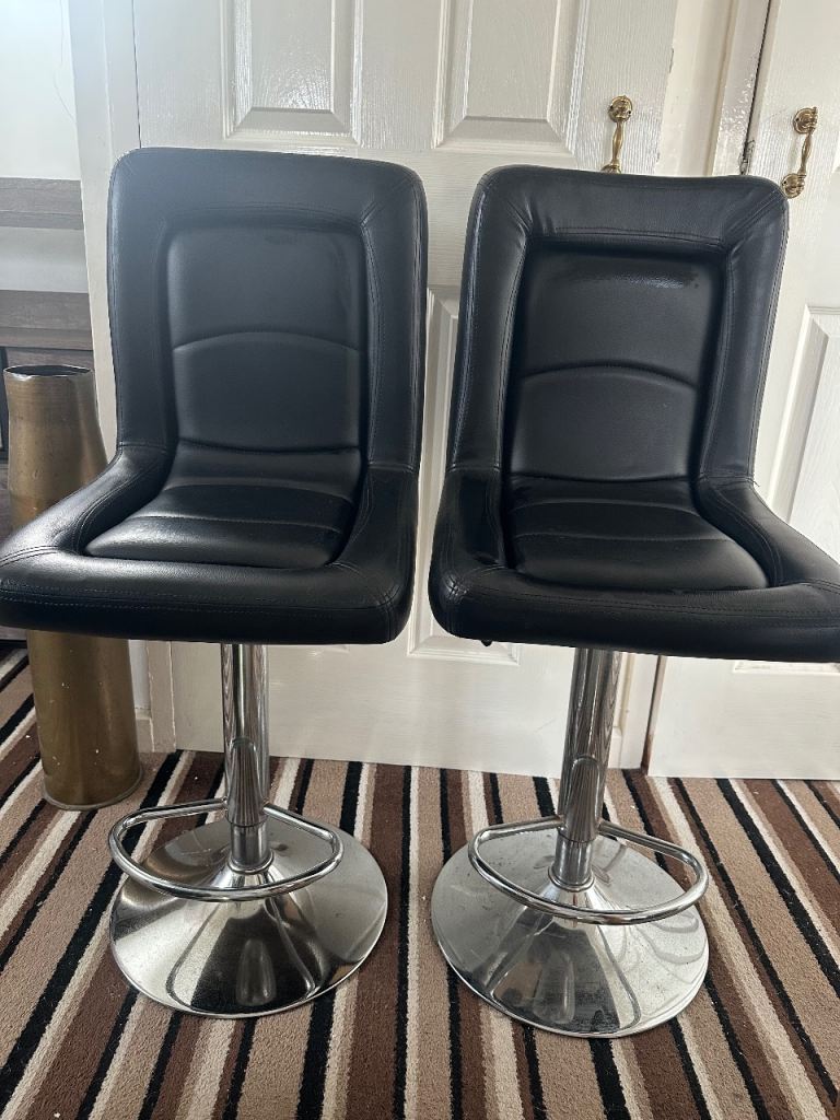 Pair of bench stools