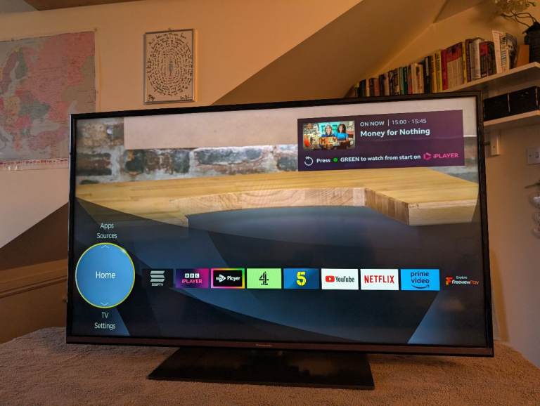 HDTV: Panasonic TX-43FX550, 43" (smart TV)