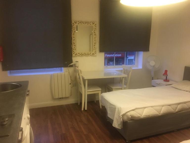 Self contained studio in the heart of Croydon. Inclusive of all bills £1450pcm. CR0 1QQ .