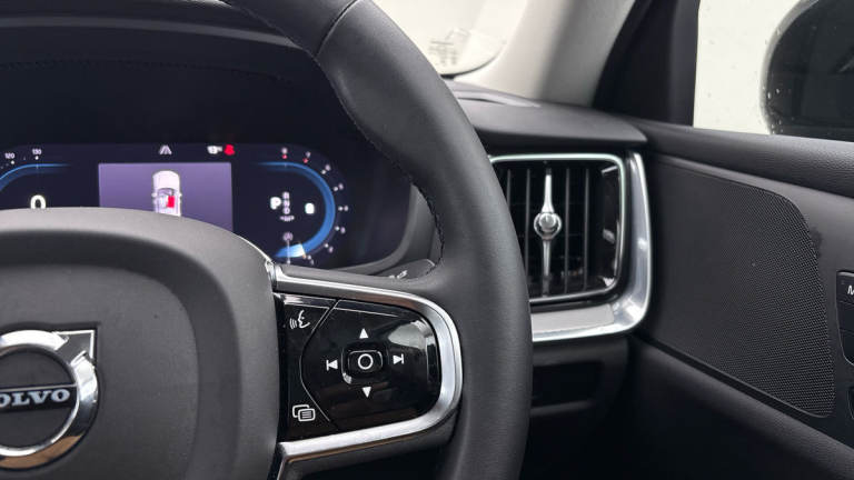 2023 Volvo S60 Plus Dark B5 (250 hp) Saloon Petrol/Electric Hybrid Automatic