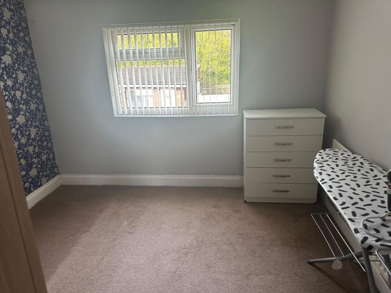 1 room in a shared house 