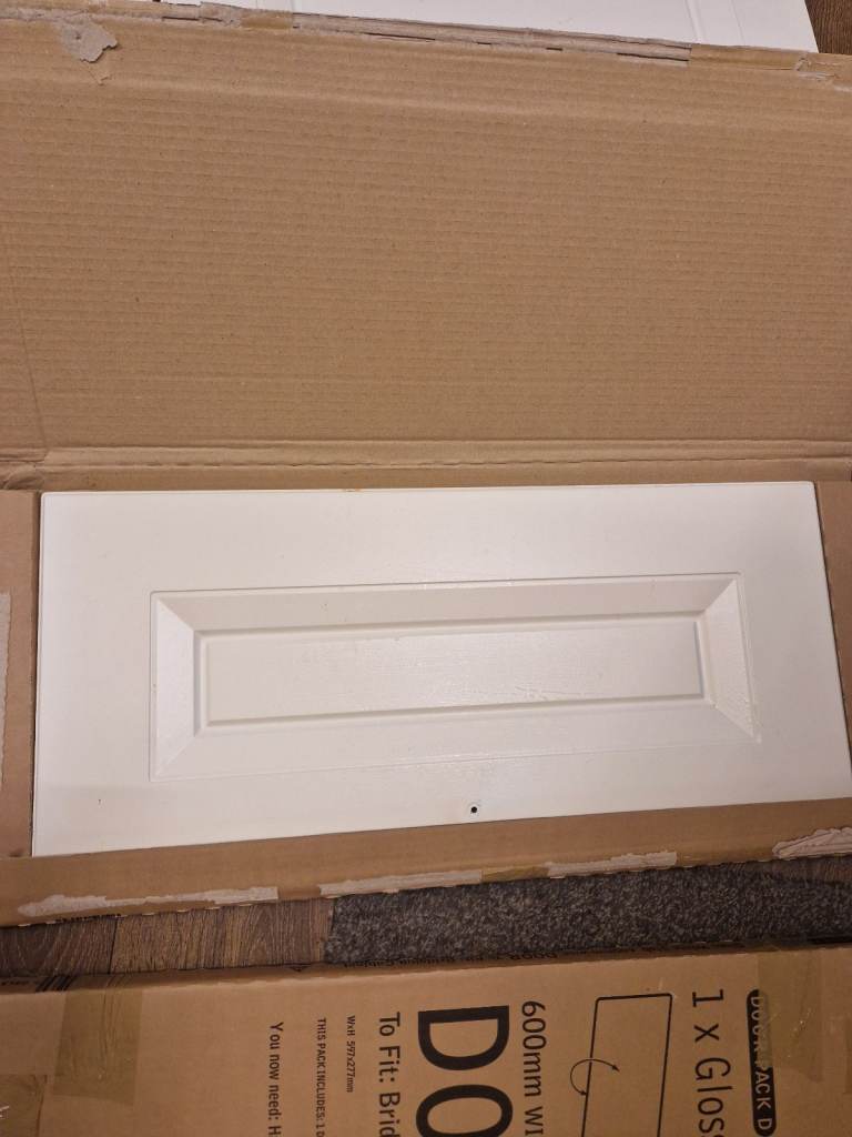 Magnet kitchen doors and drawers white 