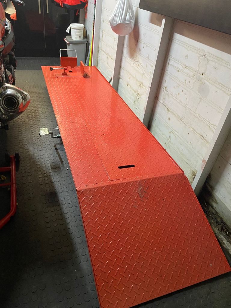 Motorcycle lift 
