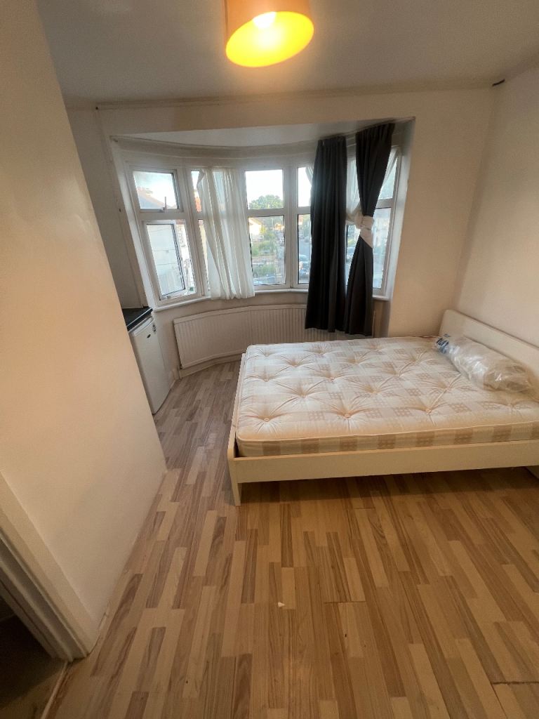 Stunning Studio flat Nw10 (DSS)