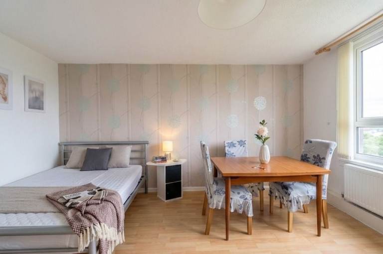 3-Bedroom Property Available in M5 3HB