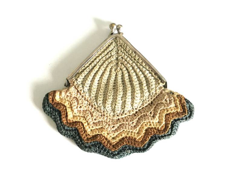 RARE ART DECO 1920's VINTAGE PURSE SHELL SHAPE DESIGN