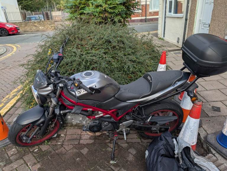 2019 Suzuki SV650 ABS – 2 Keys, MOT Feb 2027, GIVI Top Box