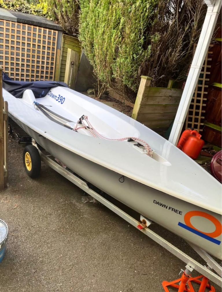 DAWN 390 sailing dinghy