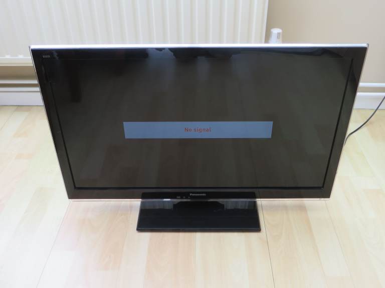 Panasonic TX-L32E5B Television FULL WORKING ORDER - VERY GOOD COND inc remote