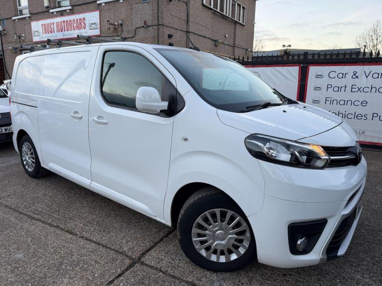 2017 Toyota ProAce 1.6D Comfort Medium Panel Van MWB Euro 6 6dr PANEL VAN Diesel Manual