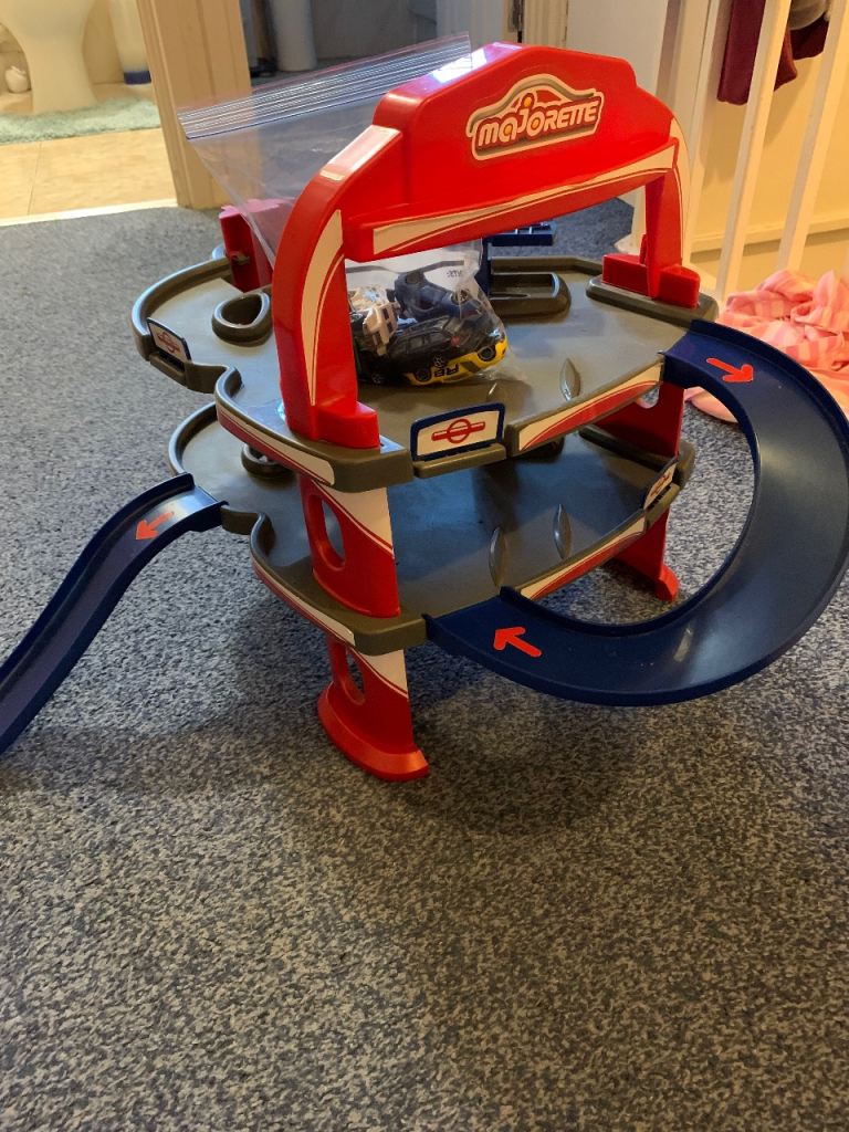 Majorette Super City Garage with Toy Cars