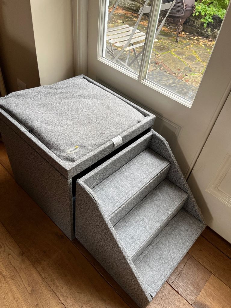 Pet stairs & storage box