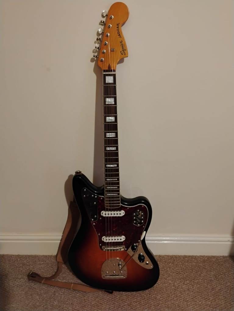 Fender Squier Sunburst Classic Vibe 70s Jaguar Laurel Fingerboard