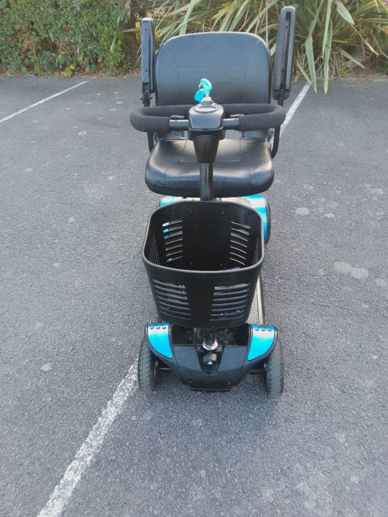 pride gogo elite traveller plus Scooter blue Good Condition Basket and 5AMP charger  2 keys 6 speed