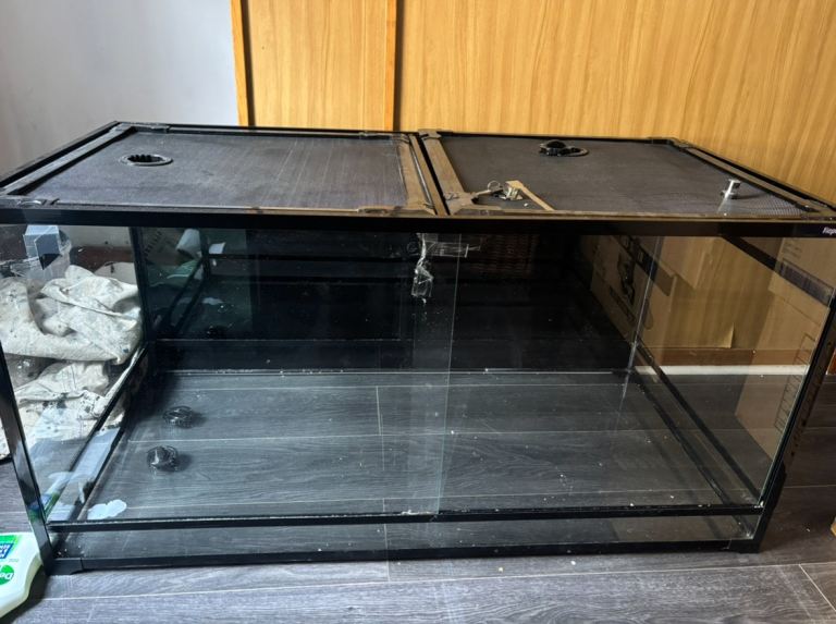 Reptile tank terrarium with sliding doors 120x60cm for reptiles / hamsters / small animals