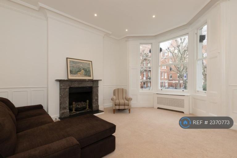 2 bedroom flat in Auriol Road, London, W14 (2 bed) (#2370773)