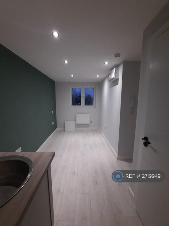 Studio flat in Keats Way, West Drayton, UB7 (#2719949)