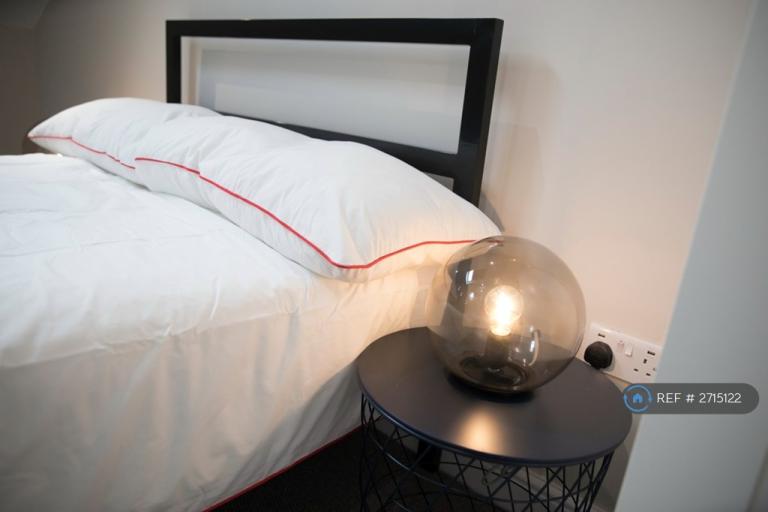 7 bedroom house in Ruskin Avenue, Manchester, M14 (7 bed) (#2715122)