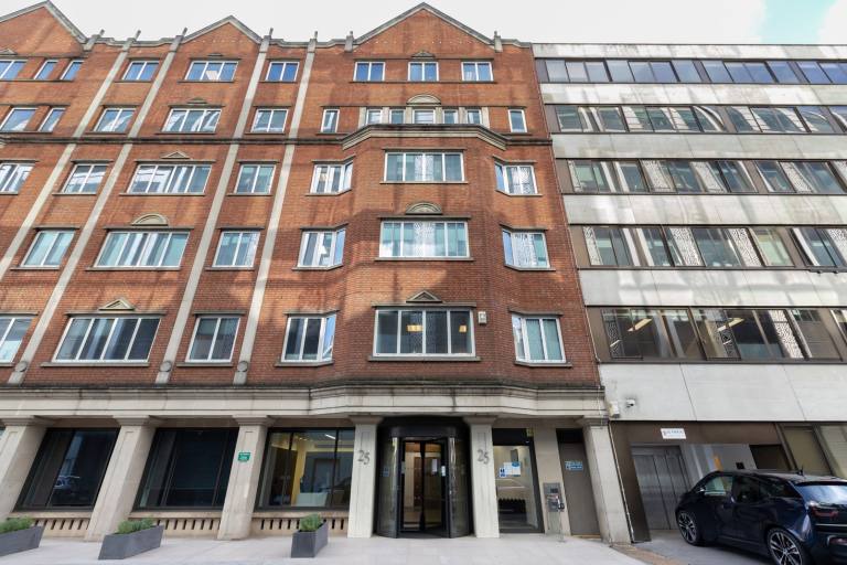 London - W1K 6DJ \ Compact Office for Rent for 1 Person