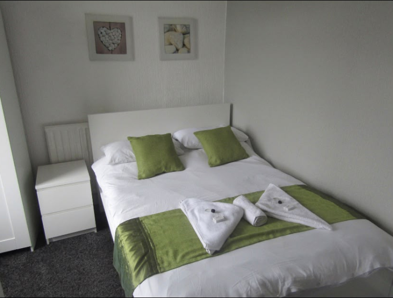 Spacious and big double Ensuite family room with bunk bed available in FY4 1NG