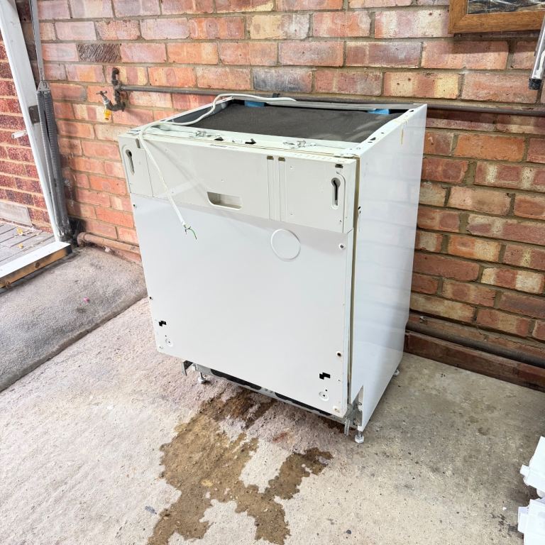 Baumatic BD121 Dishwasher - White, good Condition