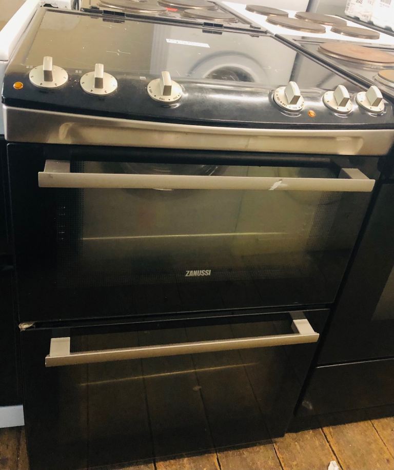 🚚 Black zanussi 60CM Wide Electric cooker with double oven and dual grill £175
