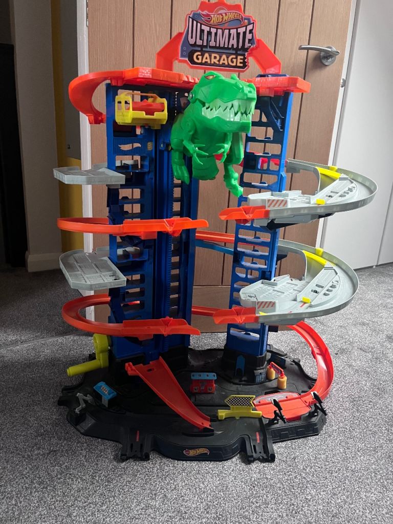 Hot wheels Ultimate Garage (Dinosaur)