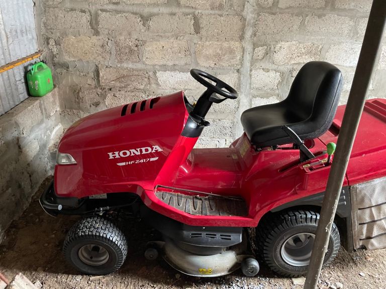 Sold pending collection. Honda Ride on Lawnmower HF2417