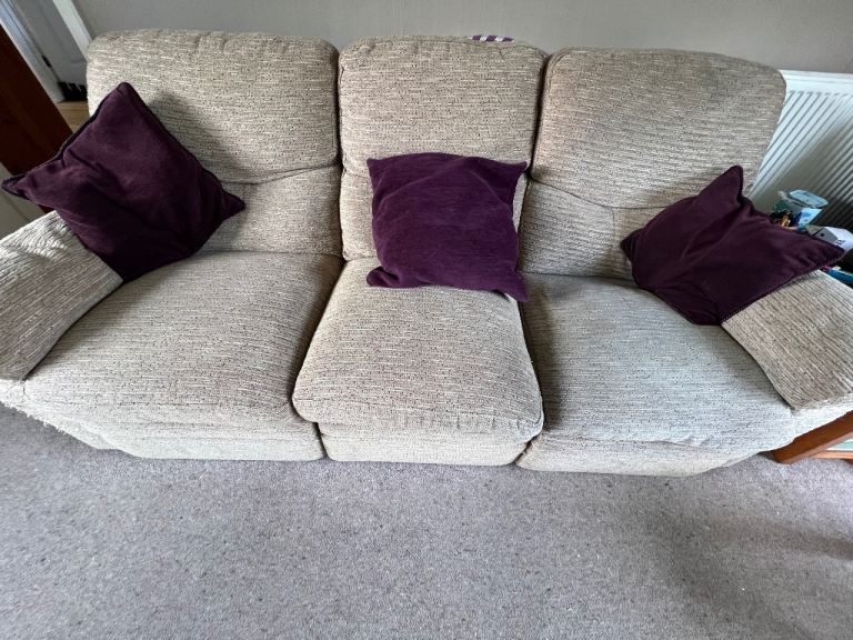 Three-seater recliner sofa