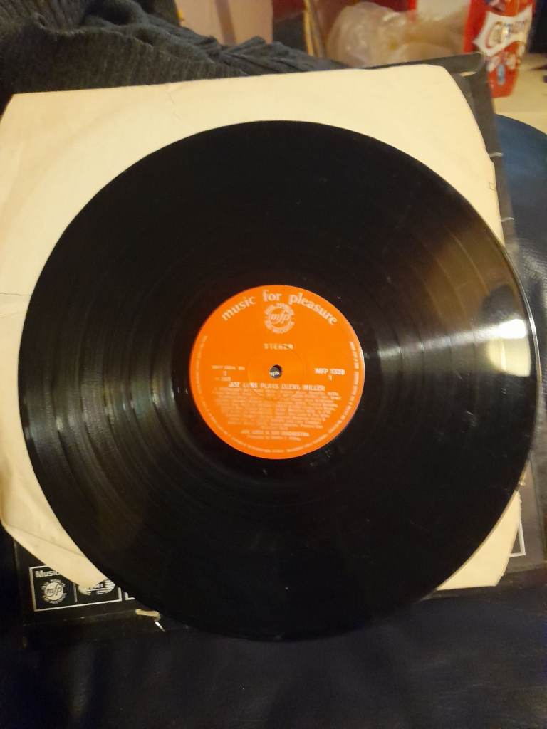 Viynl album joe loss plays glenn miller album