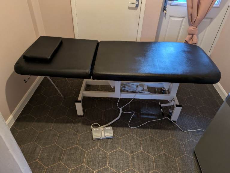 Electric massage table 