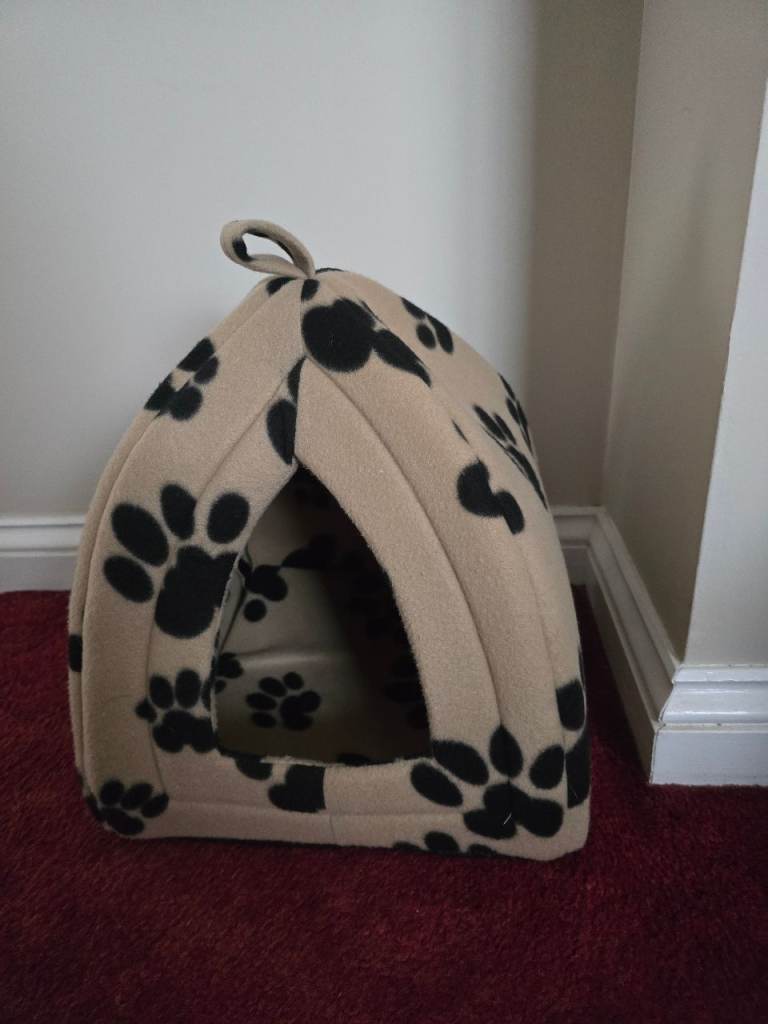 Cat or small dog igloo pet bed, as new