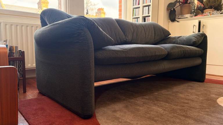 Cassina Maralunga 2 seater sofa - Anthracite/Grey striped velvet - original fabric