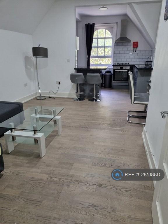 4 bedroom flat in Tower Bridge Road, London, SE1 (4 bed) (#2851880)