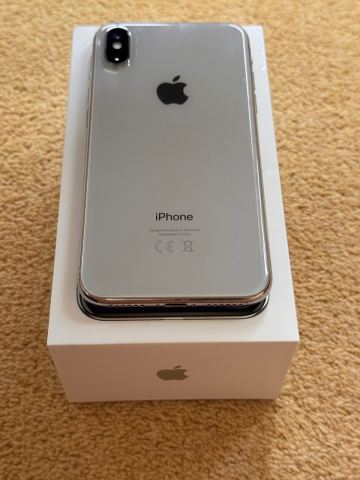Apple iPhone X 256gb Silver - Unlocked. Fantastic condition in Box