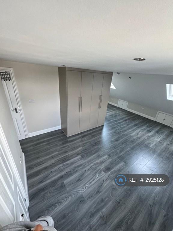 Studio flat in Sutton Road, Hounslow, TW5 (#2925128)