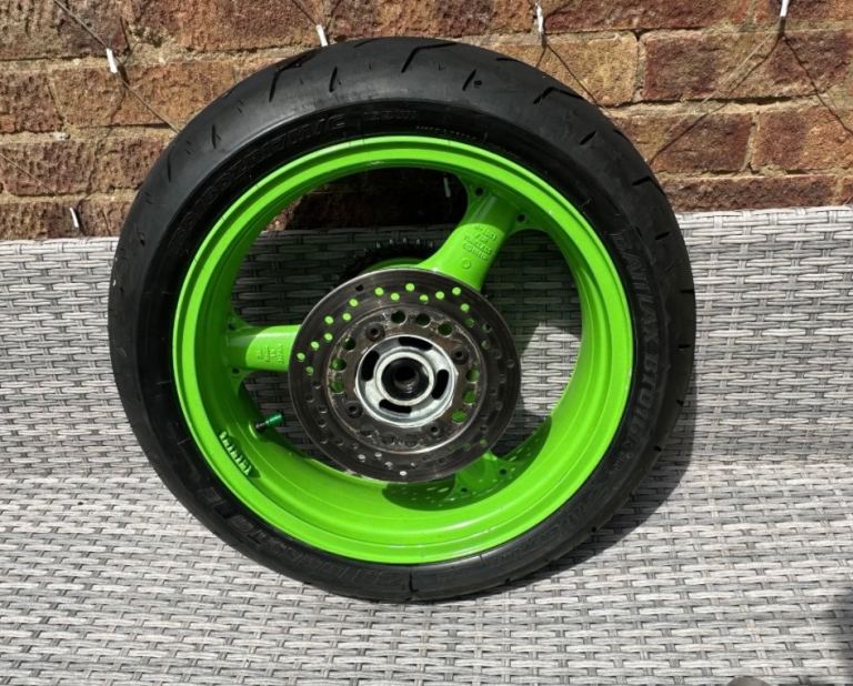 Kawasaki ZX600 ninja rear wheel with superb Bridgestone tyre LEICESTER BIKE BREAKERS 