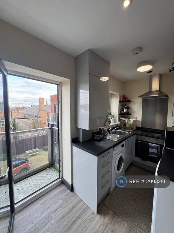 1 bedroom flat in Burgess Road, Leicester, LE2 (1 bed) (#2993281)
