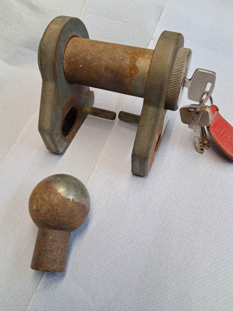 Caravan/trailer hitch lock.