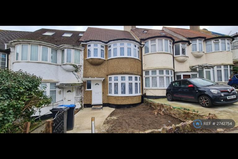 4 bedroom house in Wakemans Hill Avenue, London, NW9 (4 bed) (#2742754)