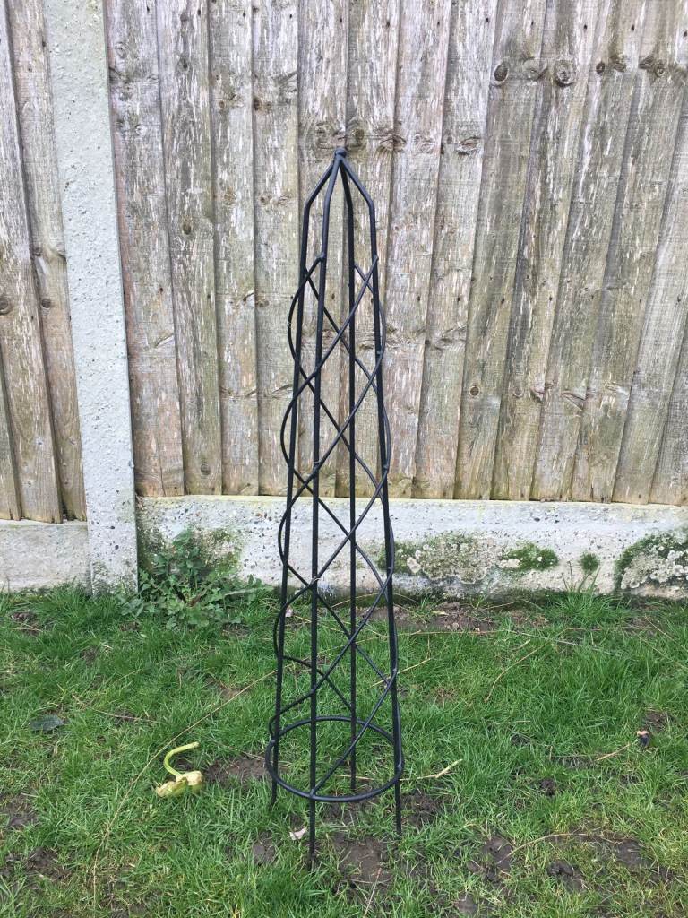 1x garden obelisk (small) 