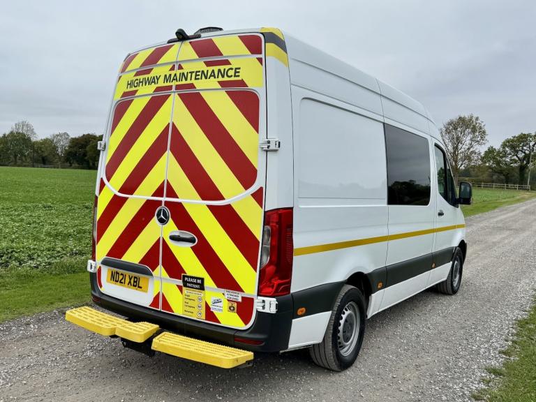 MERCEDES-BENZ SPRINTER 315 L2 2.0 CDI L2 MWB WELFARE VAN WITH TOILET White Manu