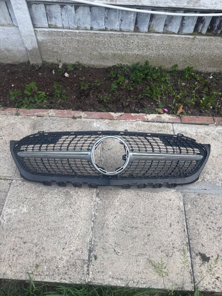 Mercedes A200 2019 Front Grille no Mercedes Logo