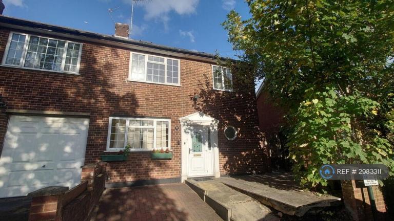 4 bedroom house in The Causeway, London, N2 (4 bed) (#2983311)