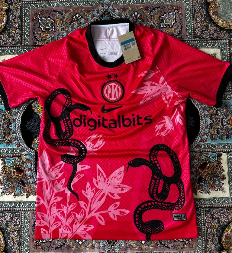 Inter Milan football shirt special edition snake style medium BNWT 