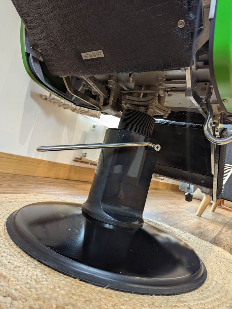 Takara Belmont Barber’s chair (retro 1960’s) Used 