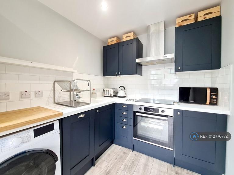 2 bedroom flat in Brockwood Park, Woodhouse, Sheffield, S13 (2 bed) (#2776772)