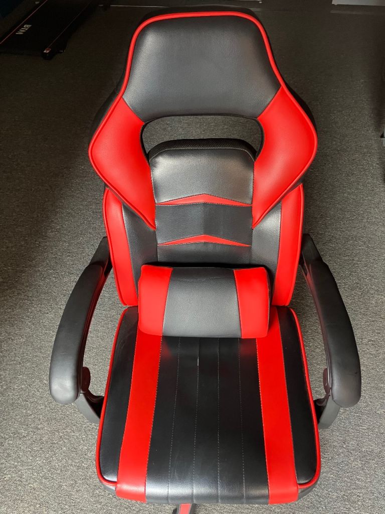 UMI. Essentials Gaming Chair with Padded Footrest 