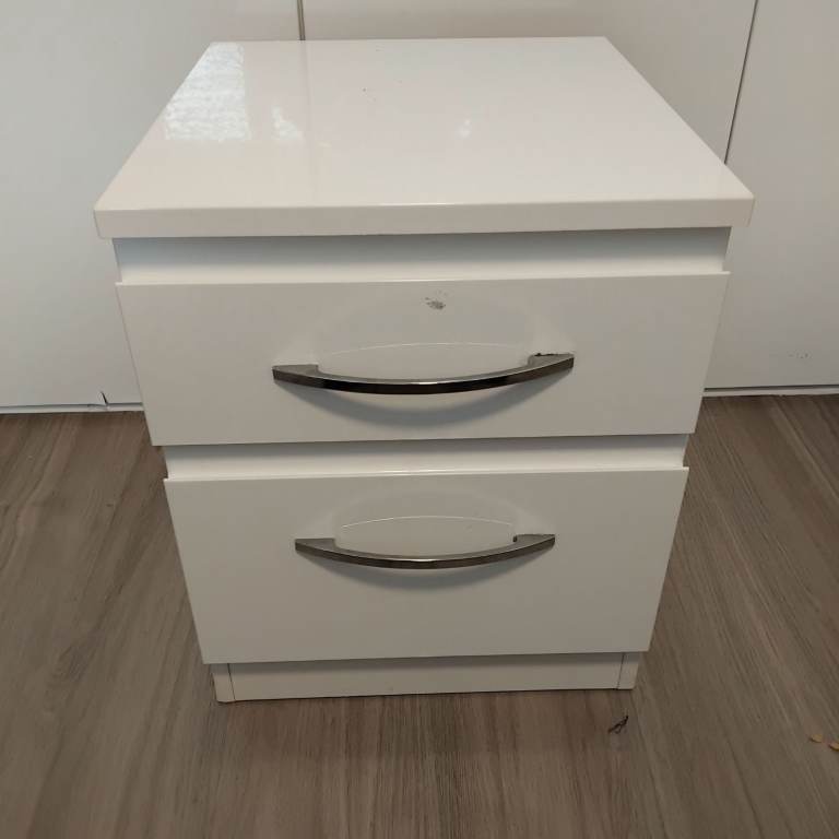 image for Draws 2x cabinets for £25