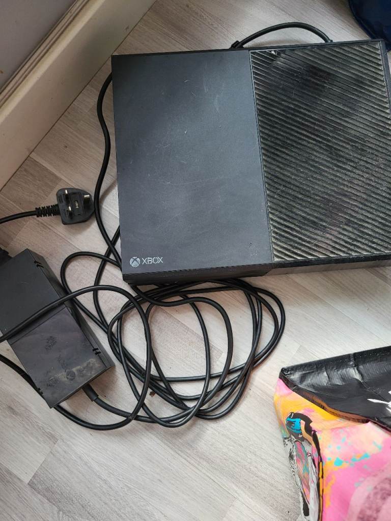 X box plus 2 games cyber punk plus skyrim
